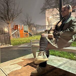 Meet your Posher, Akira